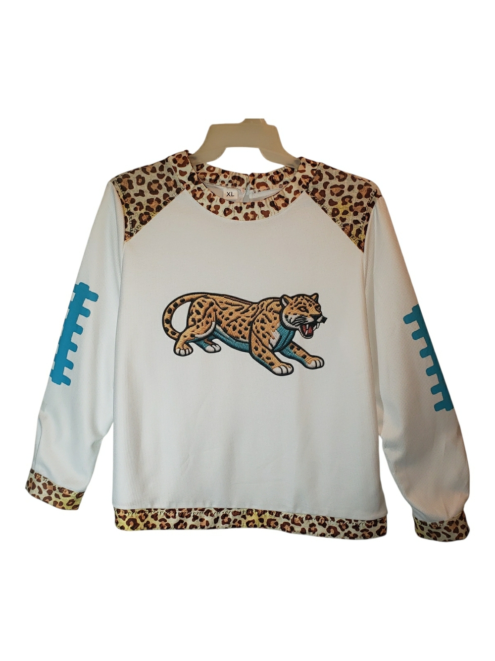 Leopard print womens XL accent white pullover sweatshirt.